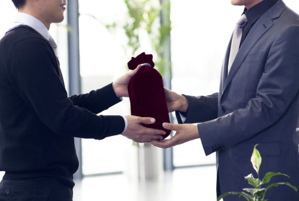 The Etiquette and Ethics of Business Meeting Gifts