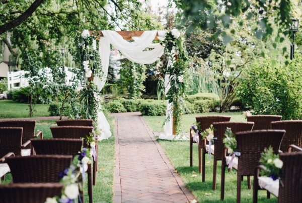 11 To-Dos for Your Backyard Wedding Checklist